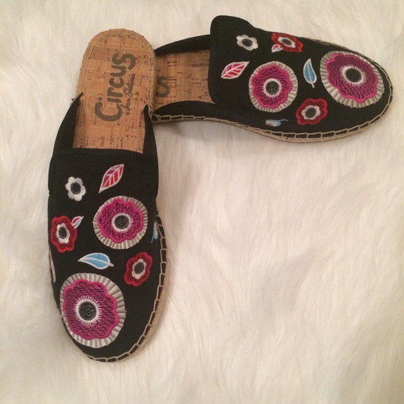 Circus by Sam Edelman Floral Embroidered Mule - Picture 5 of 8